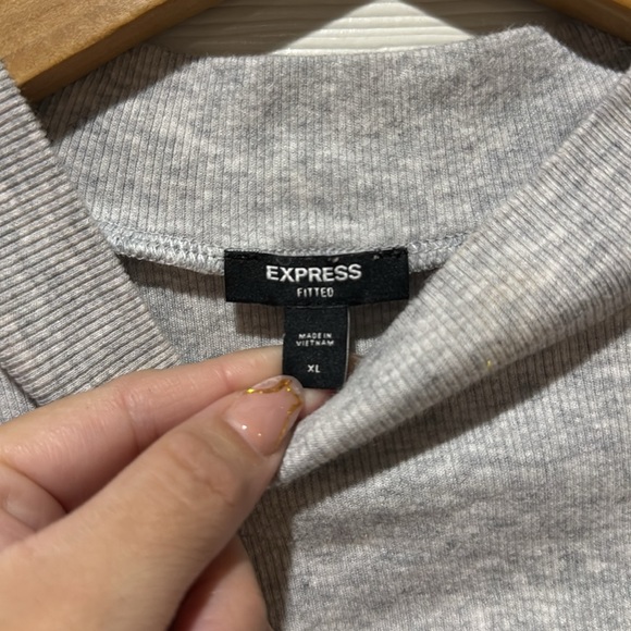 NWOT Fitted grey ribbed top ✨ - Picture 4 of 4